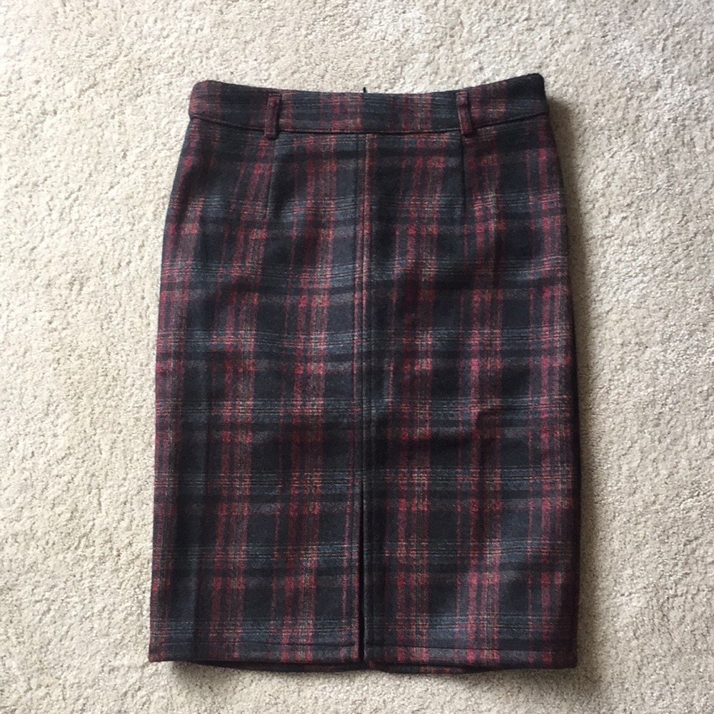 Knee length plaid skirt with front slit